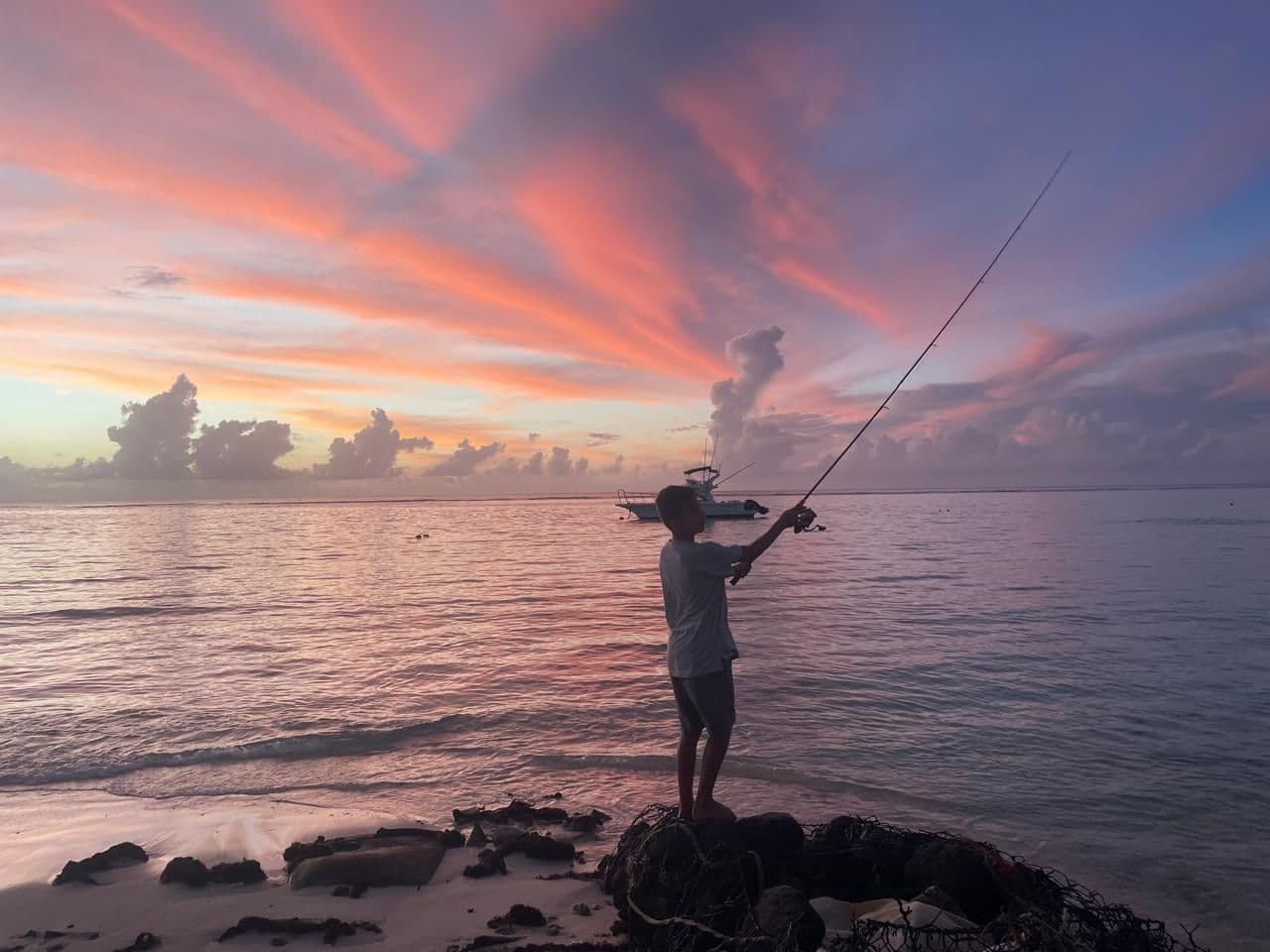 Living Like a Local – Shore and Pirogue Fishing with a Mauritian Fisherman (4 Hours) – 4 people max – shared Experience