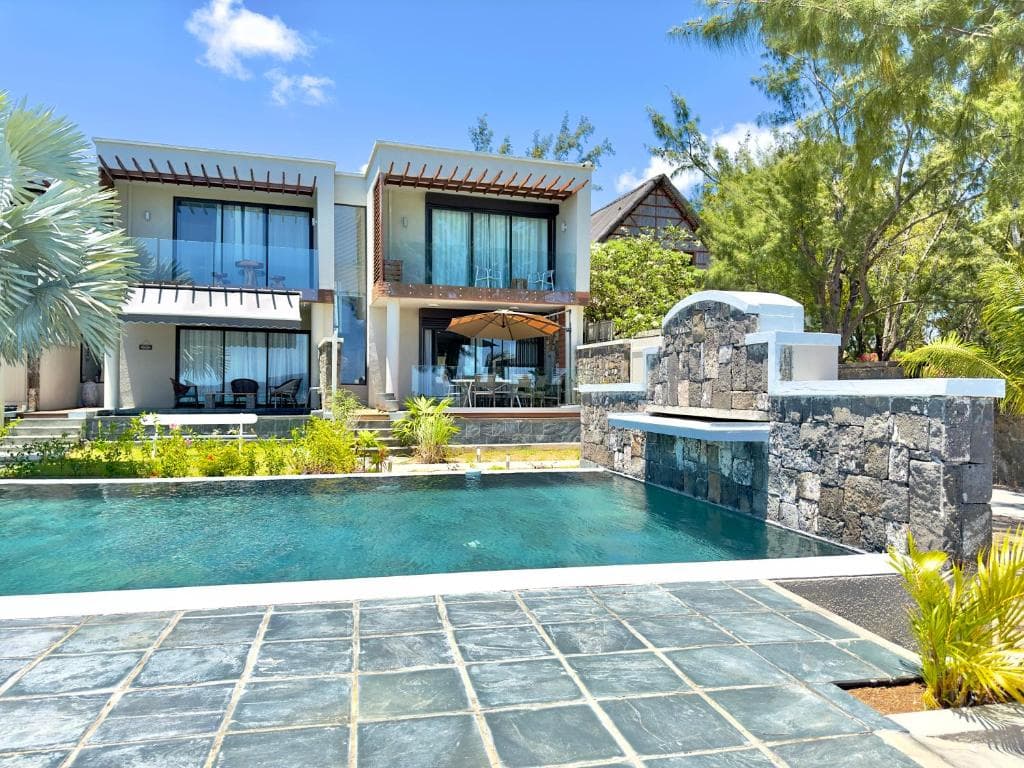 Three-Bedroom Seafront Apartment with Private Splash Pool