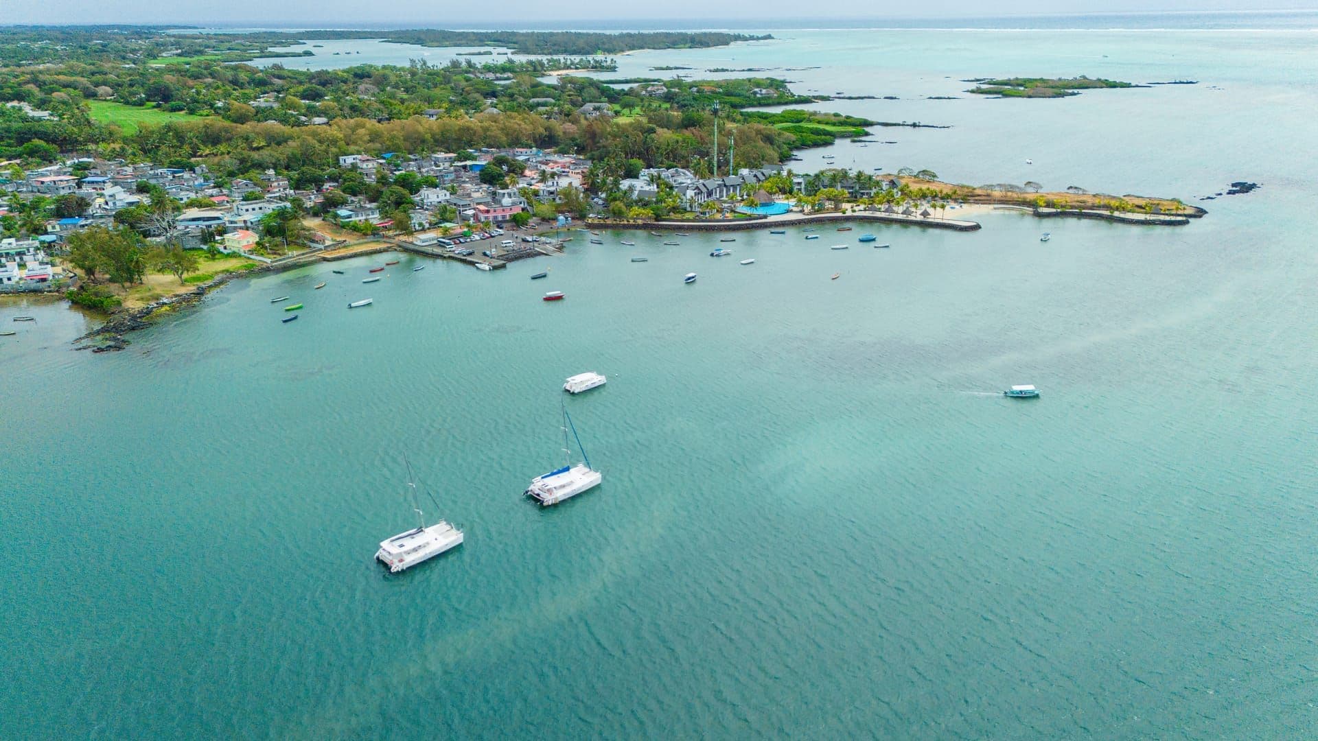 Catamaran Cruise – East Coast - Ile Aux Cerfs (Full-Day Experience)