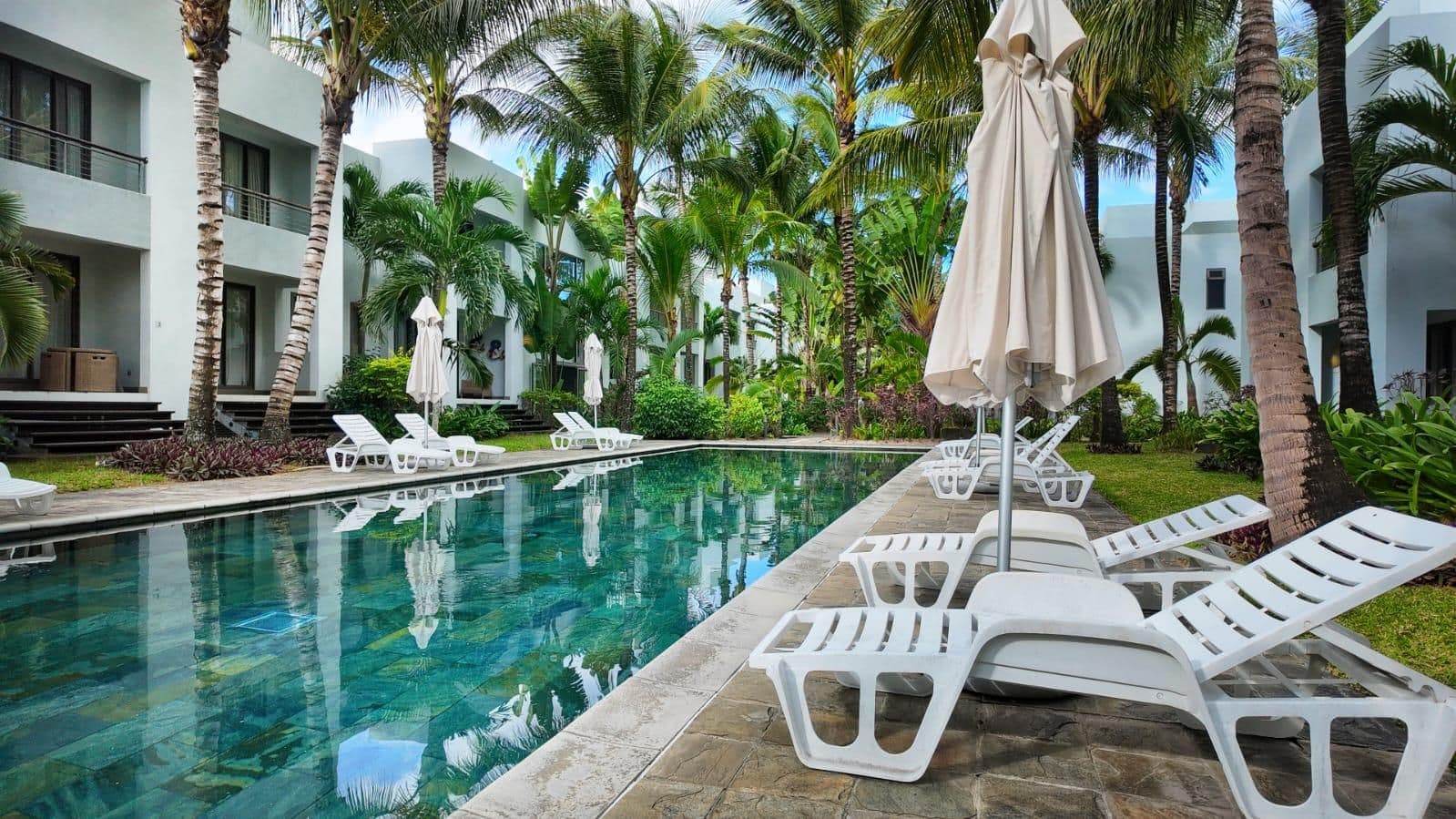 Modern 3 Bedroom Apartment - 80m from Hidden beach