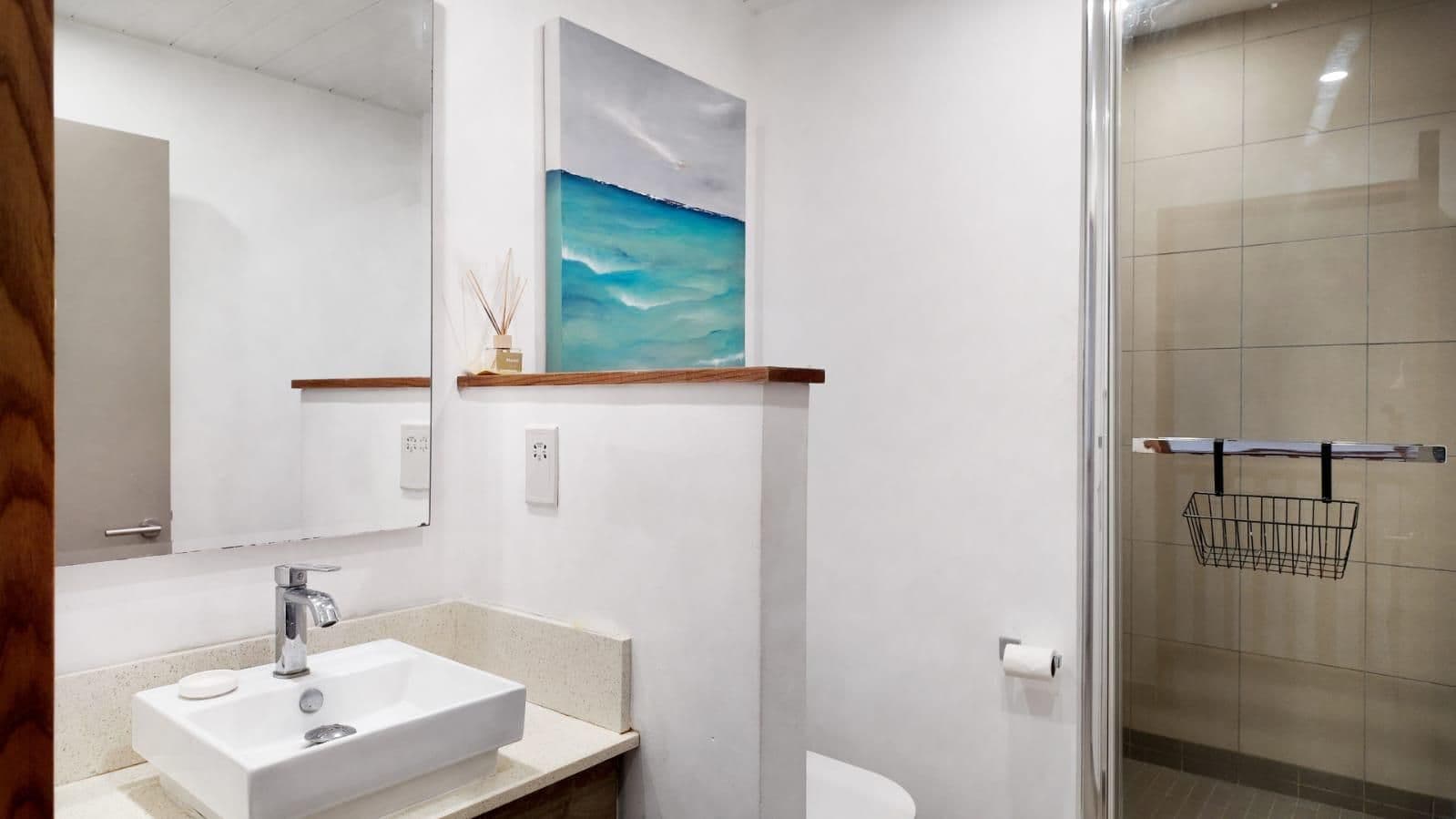 Modern 3 Bedroom Apartment - 80m from Hidden beach - 4